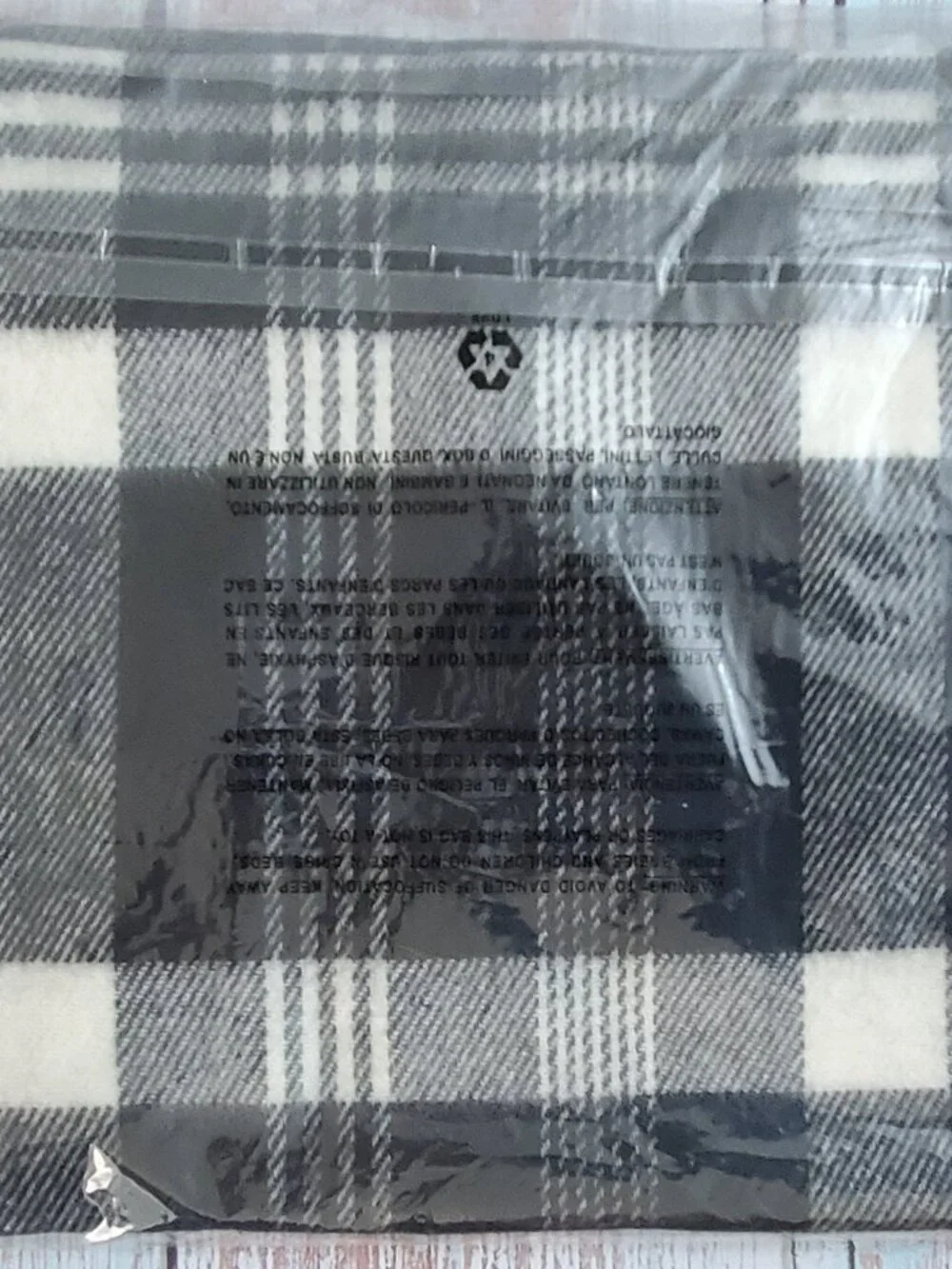Women's Softer than Cashmere Black Plaid Scarf  NWT